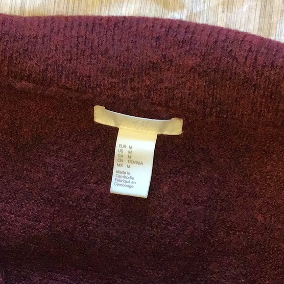 Burgundy off-shoulder sweater - Picture 2 of 2